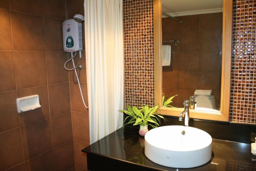 Down Town Inn, شيانغ ماي المظهر الخارجي الصورة